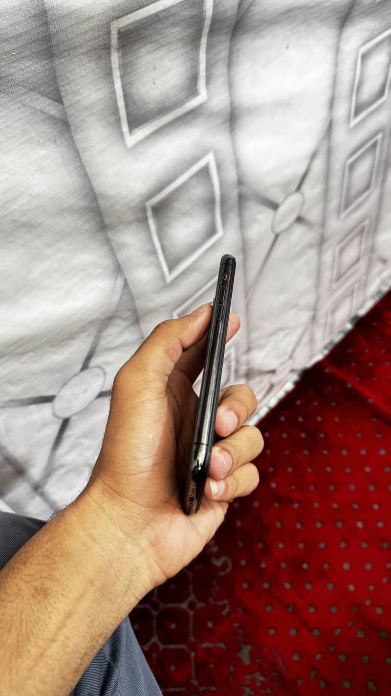 Apple iPhone 11 Pro 3