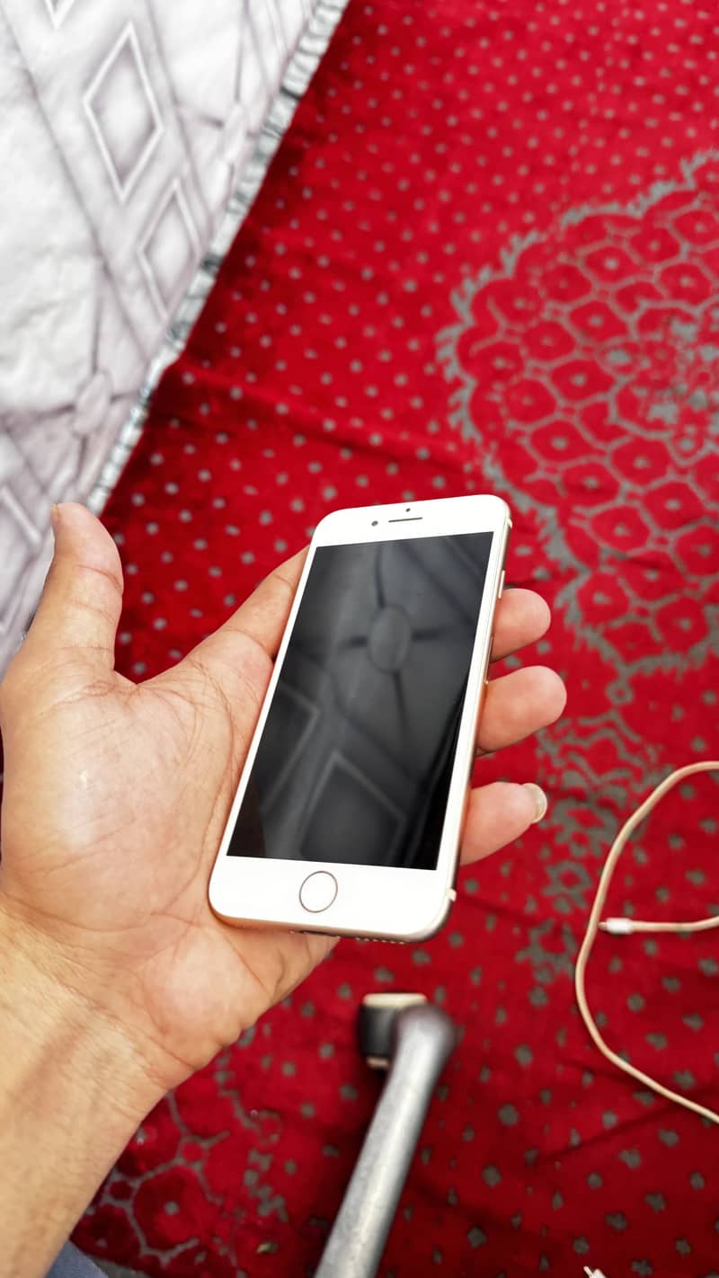 Apple iPhone 8 4