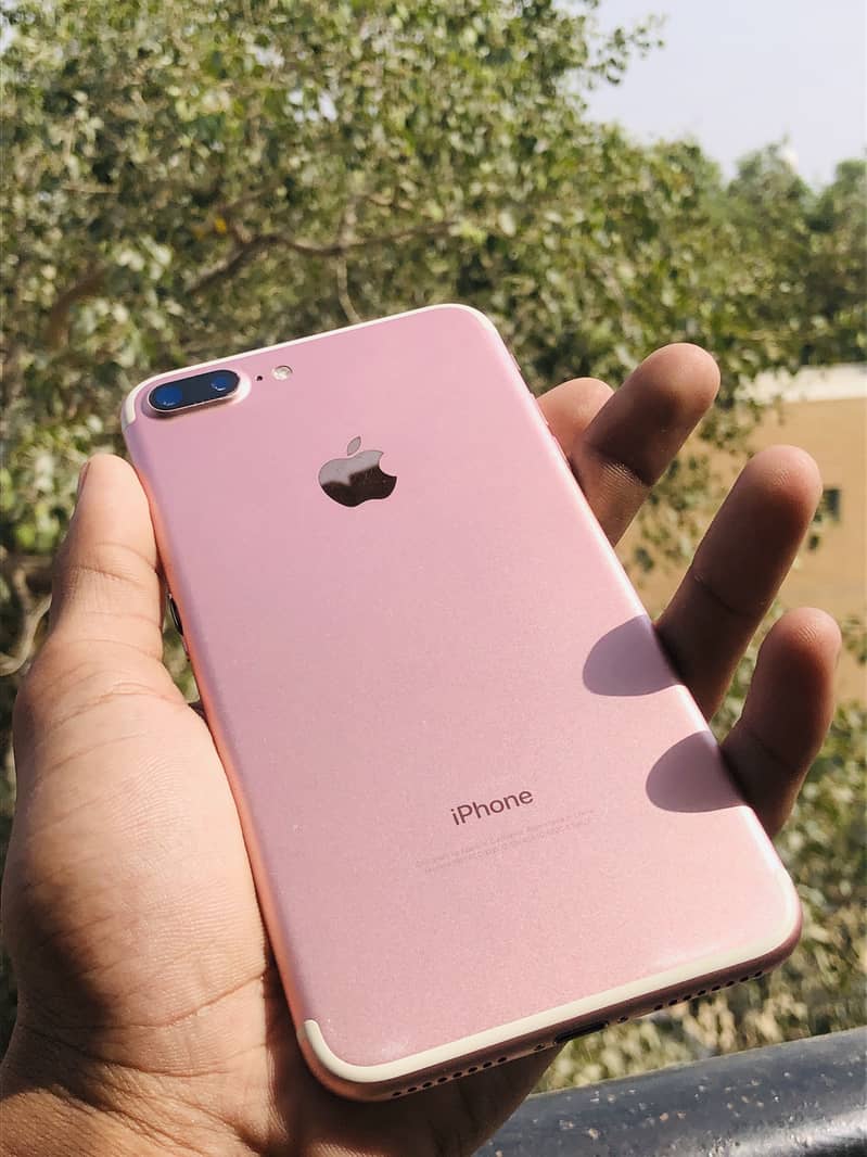 Apple iPhone 7 Plus 0