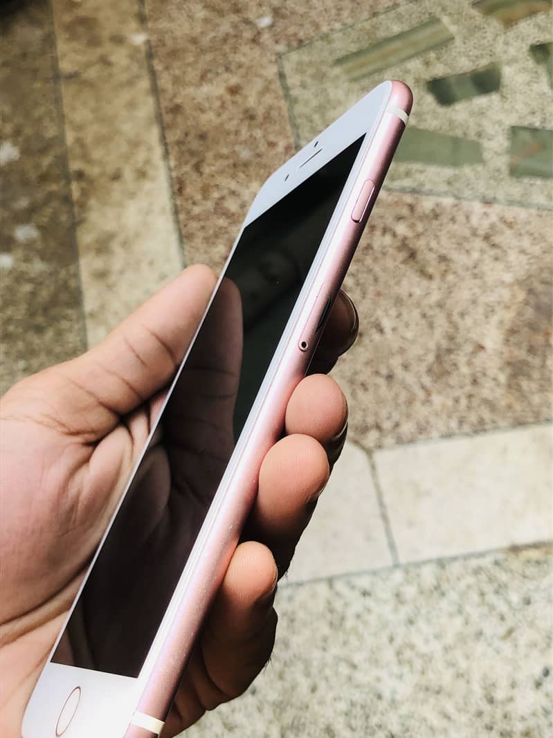Apple iPhone 7 Plus 5