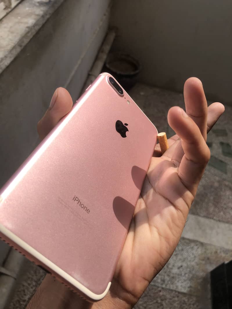 Apple iPhone 7 Plus 6