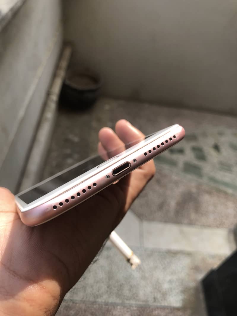 Apple iPhone 7 Plus 9