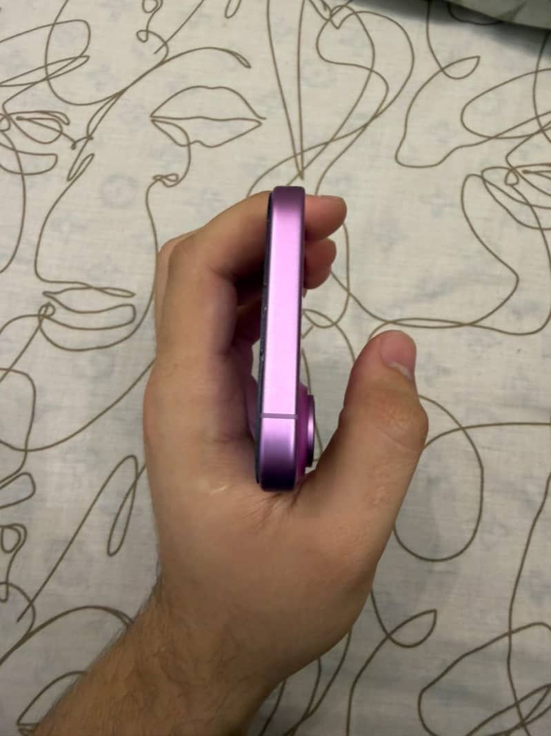 Apple iPhone 16 1