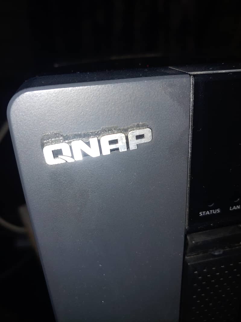 QNAP TS-421 0