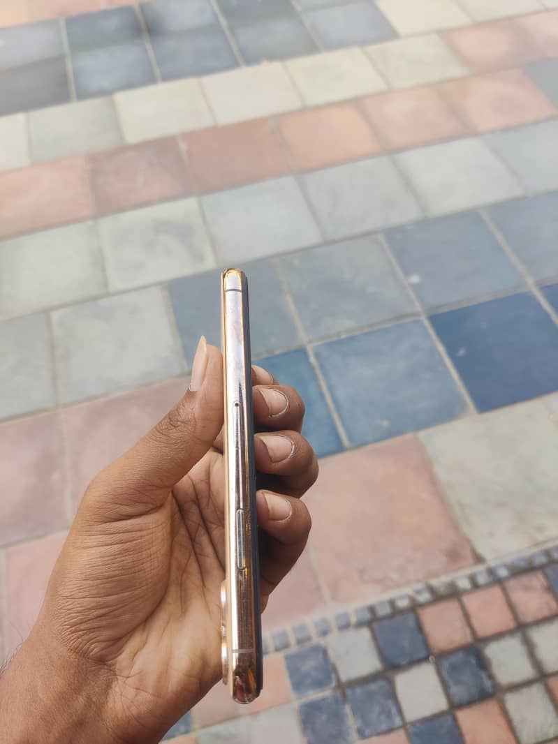Apple iPhone 11 Pro 2