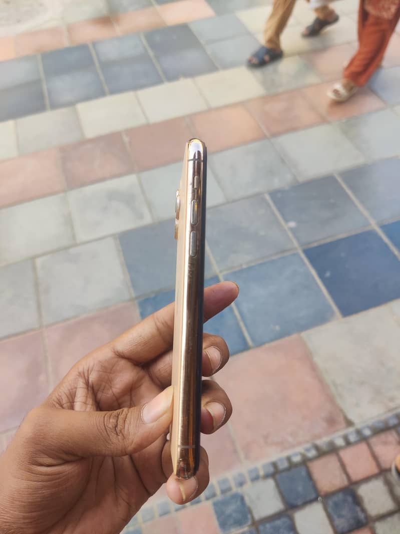 Apple iPhone 11 Pro 3