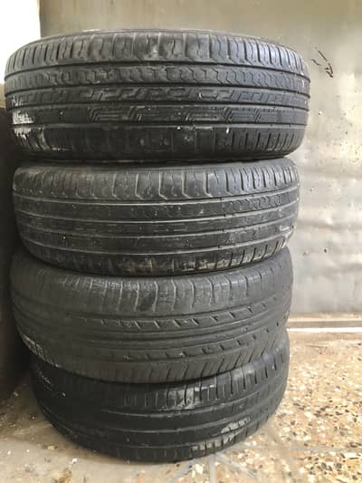 Corolla GLI tubeless tyres