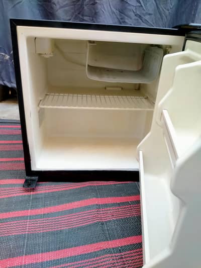 room size mini fridge Haier