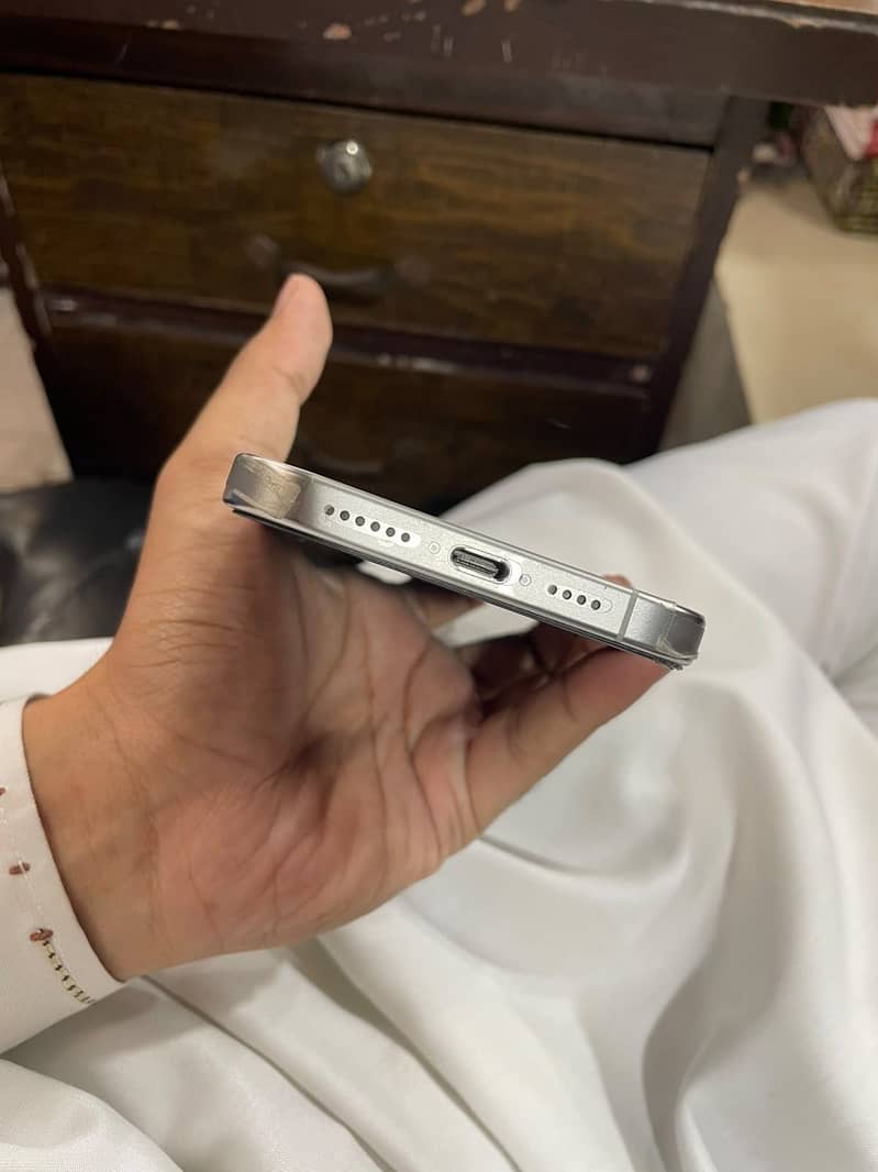 Apple iPhone 15 Pro Max 1
