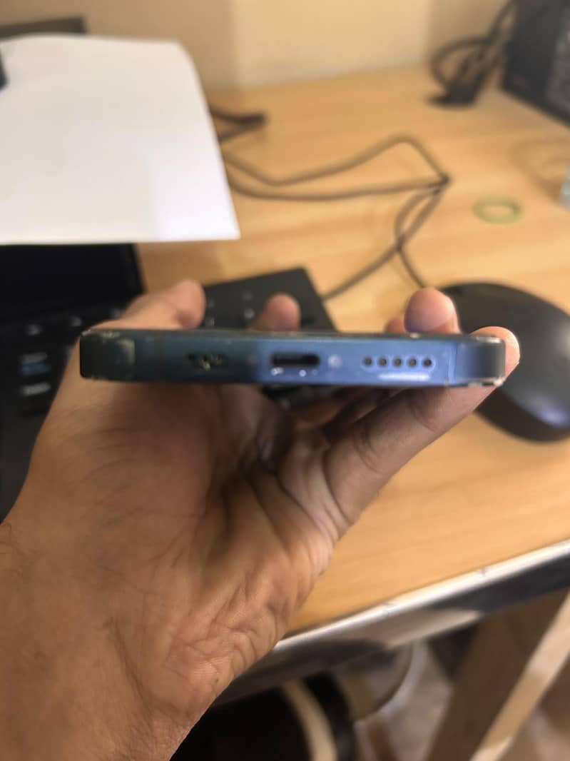 Apple iPhone 13 4