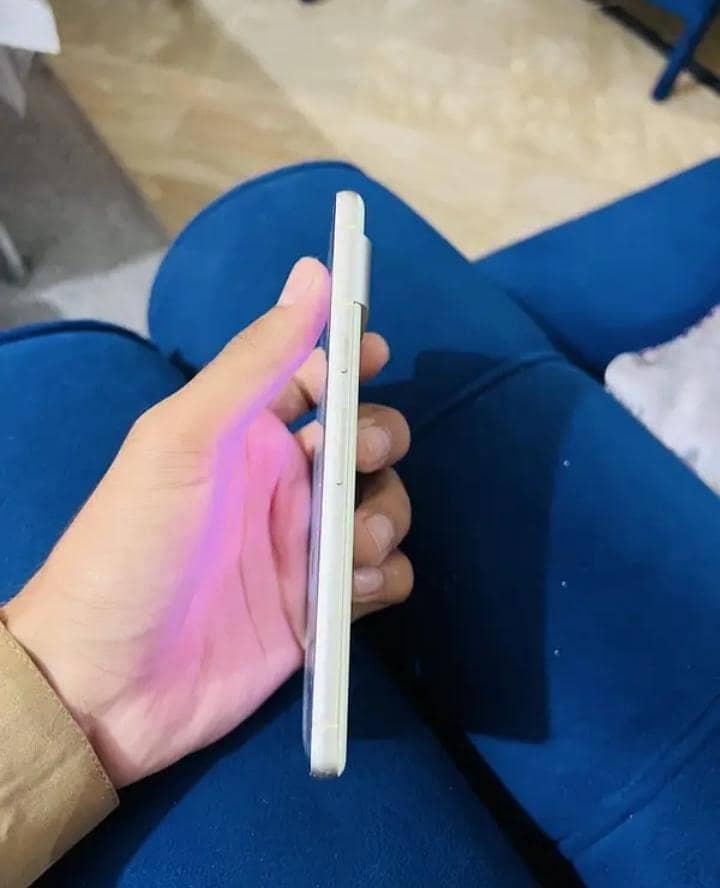 Google Pixel 7.              read description 1