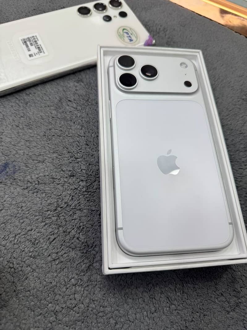 Apple iPhone 17 Pro Max 1