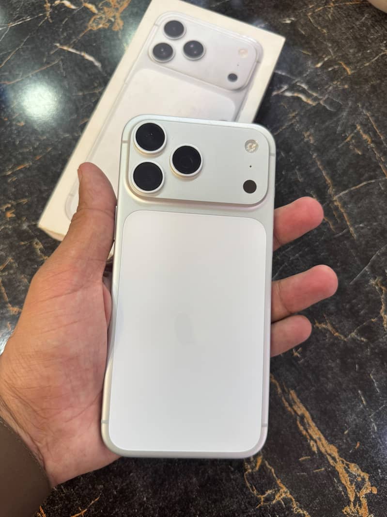 Apple iPhone 17 Pro Max 2