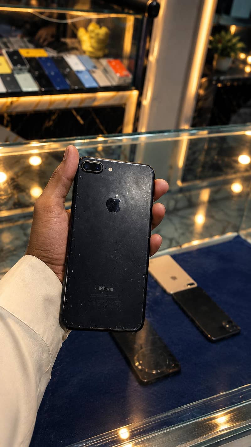 Apple iPhone 7 Plus 0