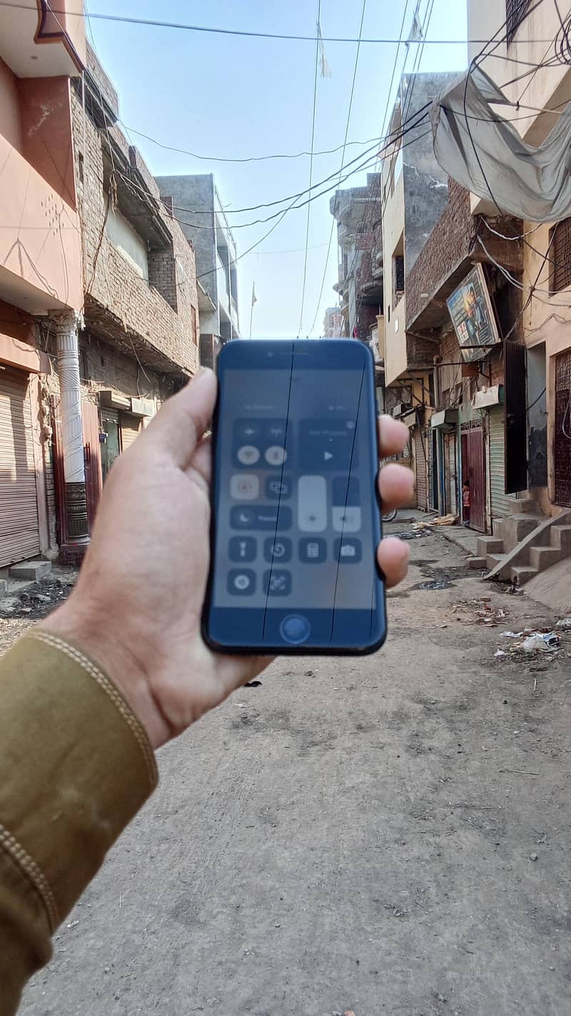 Apple iPhone 7 0