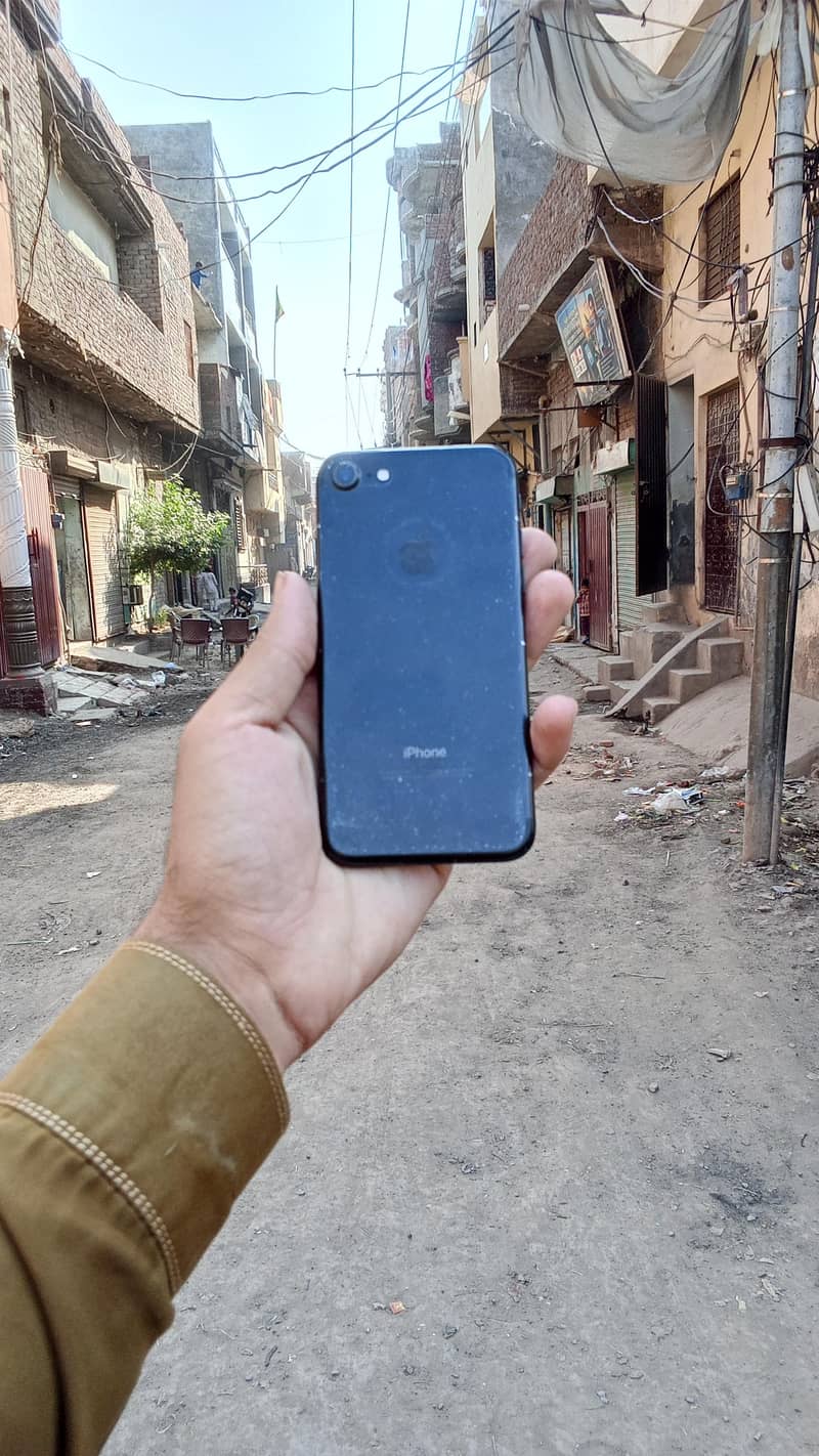 Apple iPhone 7 1