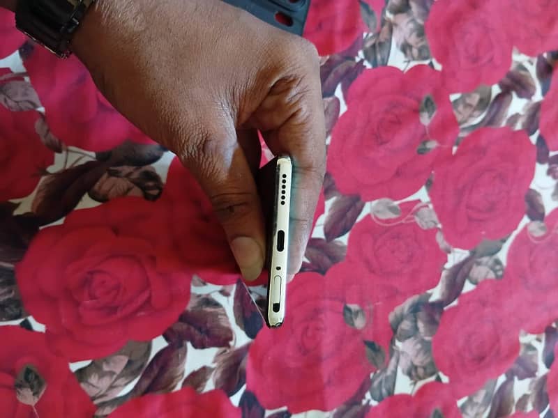 Tecno CAMON 40 Pro 4