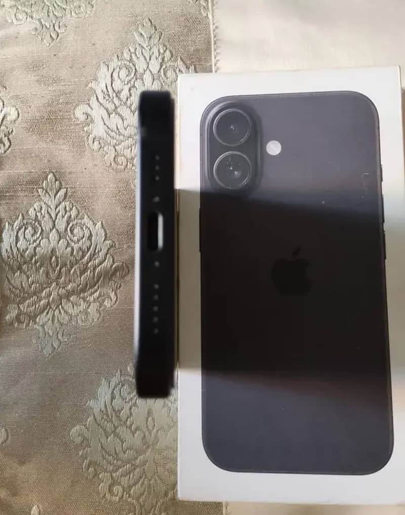 Apple iPhone 16 1