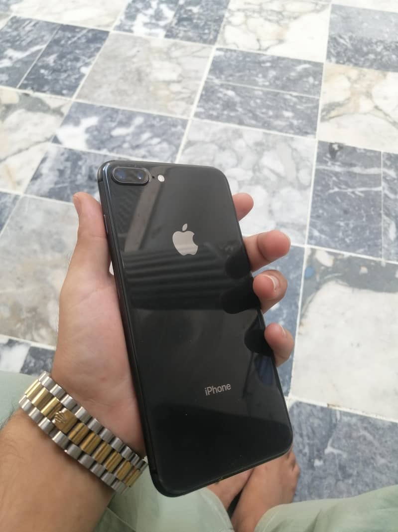Apple iPhone 8 Plus 1