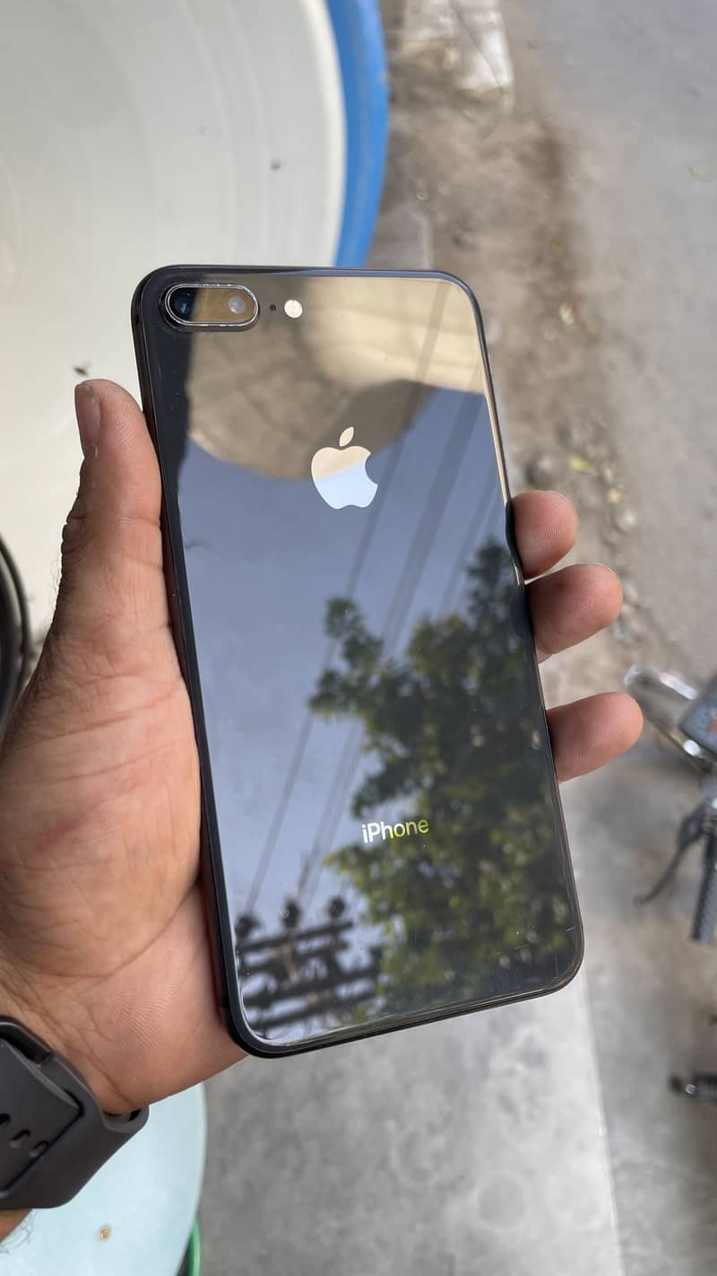 Apple iPhone 8 Plus 0