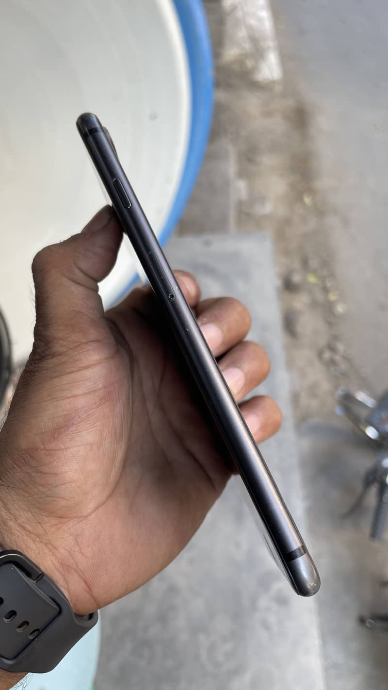 Apple iPhone 8 Plus 3