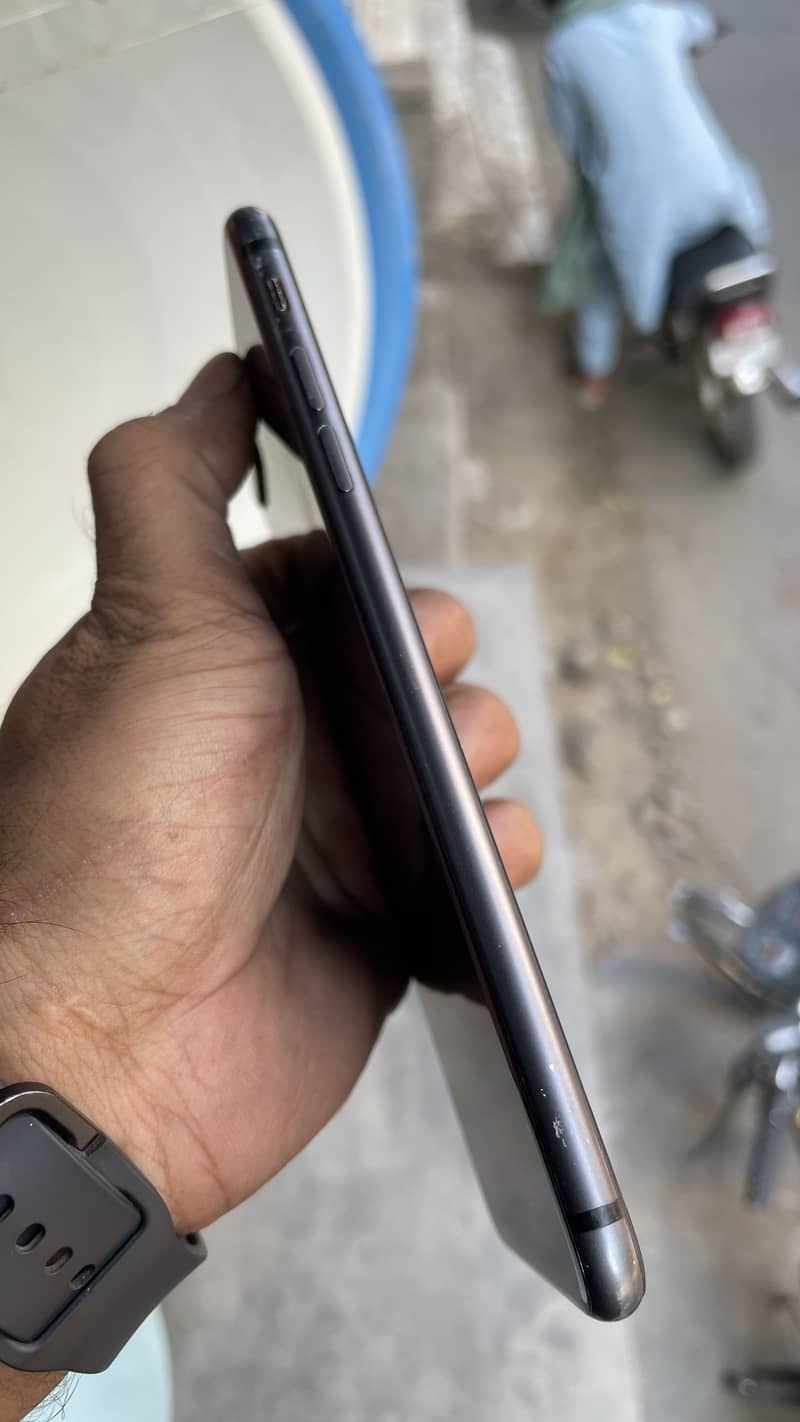 Apple iPhone 8 Plus 4