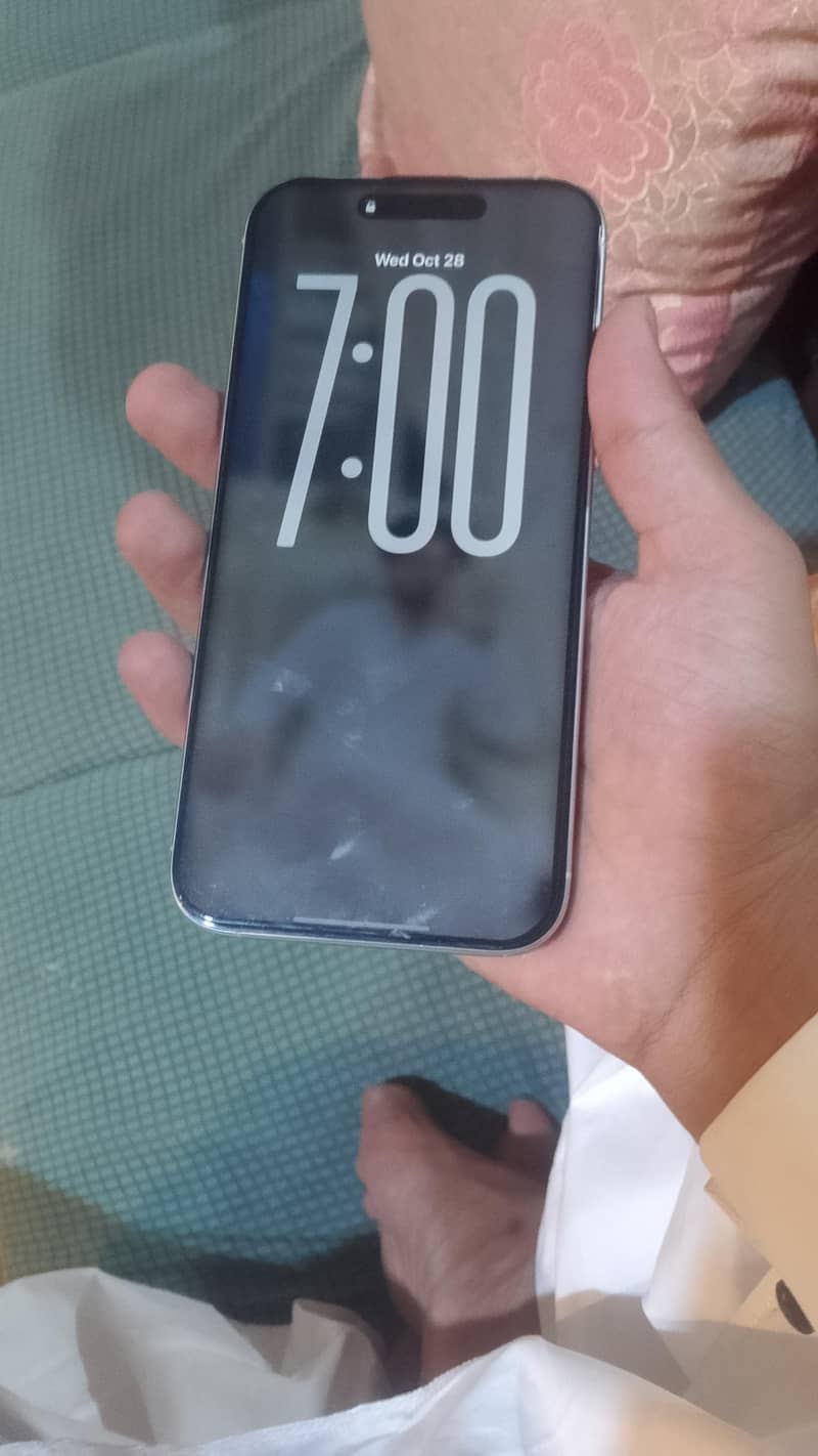 Apple iPhone 16 Pro Max 1
