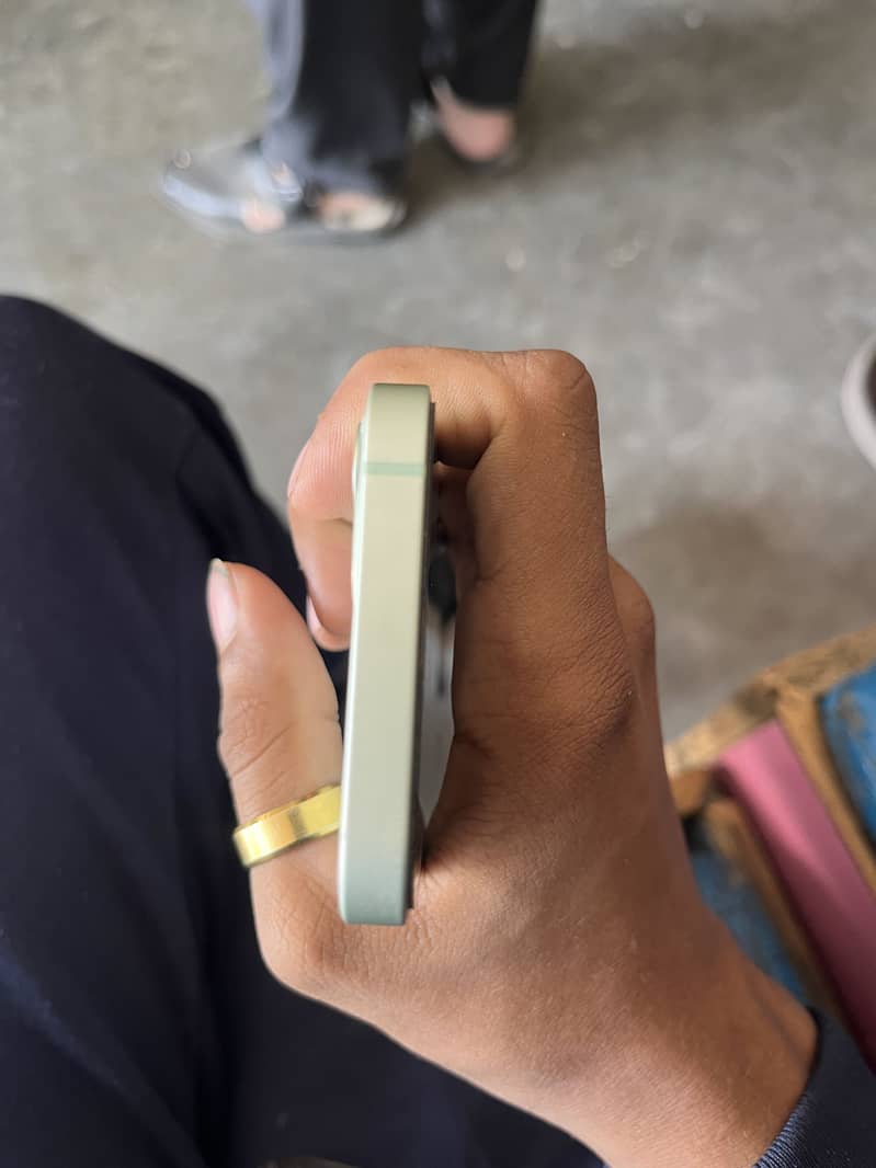 Apple iPhone 12 mini 0