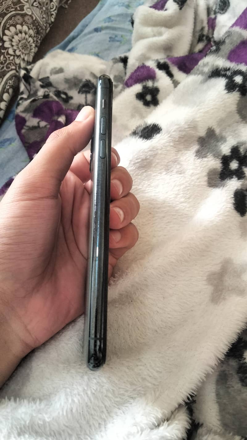 Apple iPhone 11 Pro Max 1