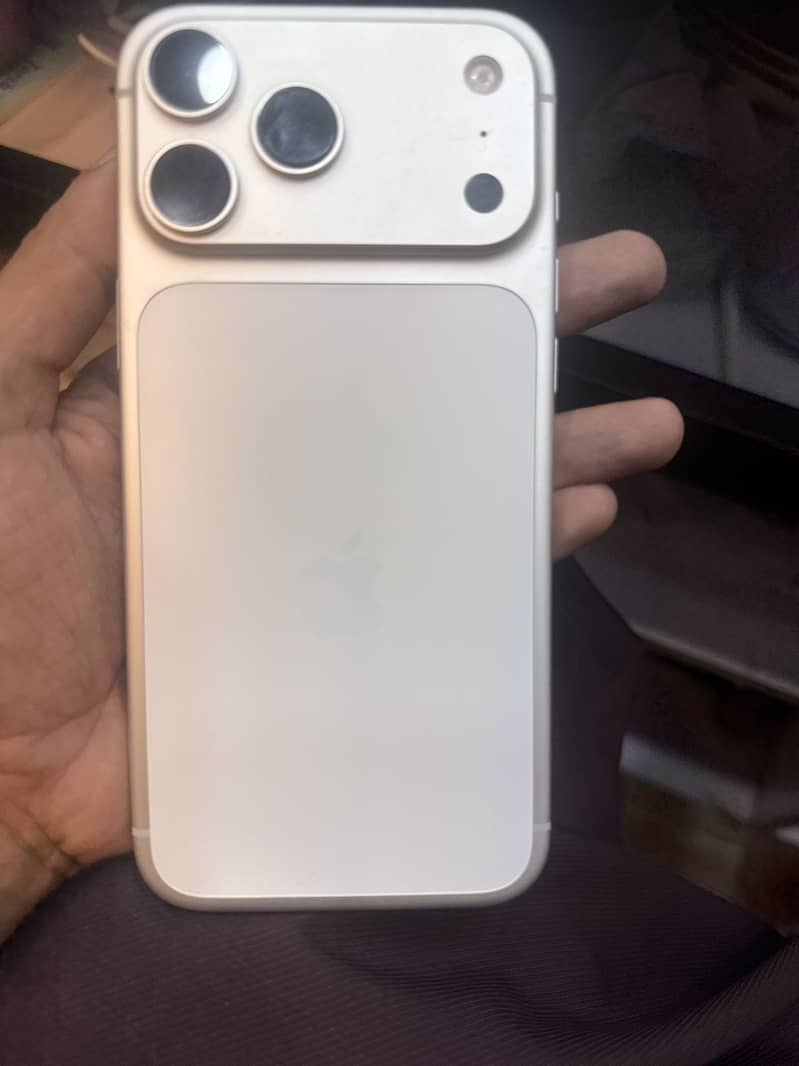 Apple iPhone 17 Pro Max 1