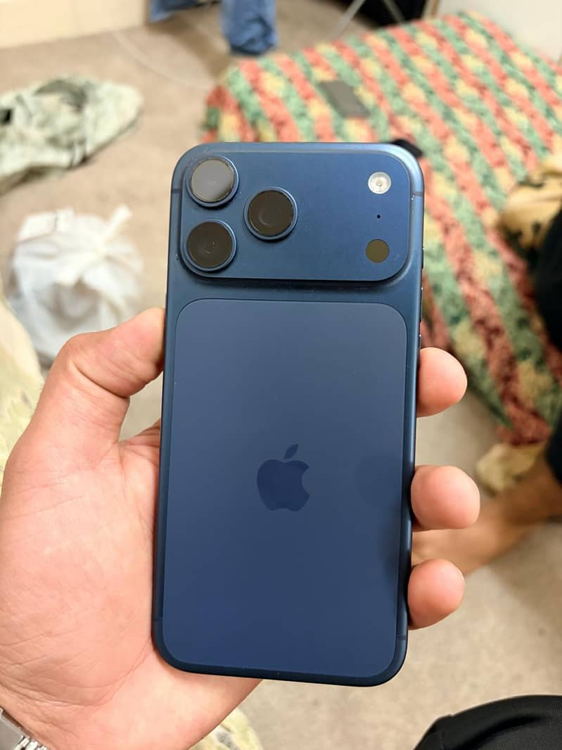 Apple iPhone 17 Pro Max 10