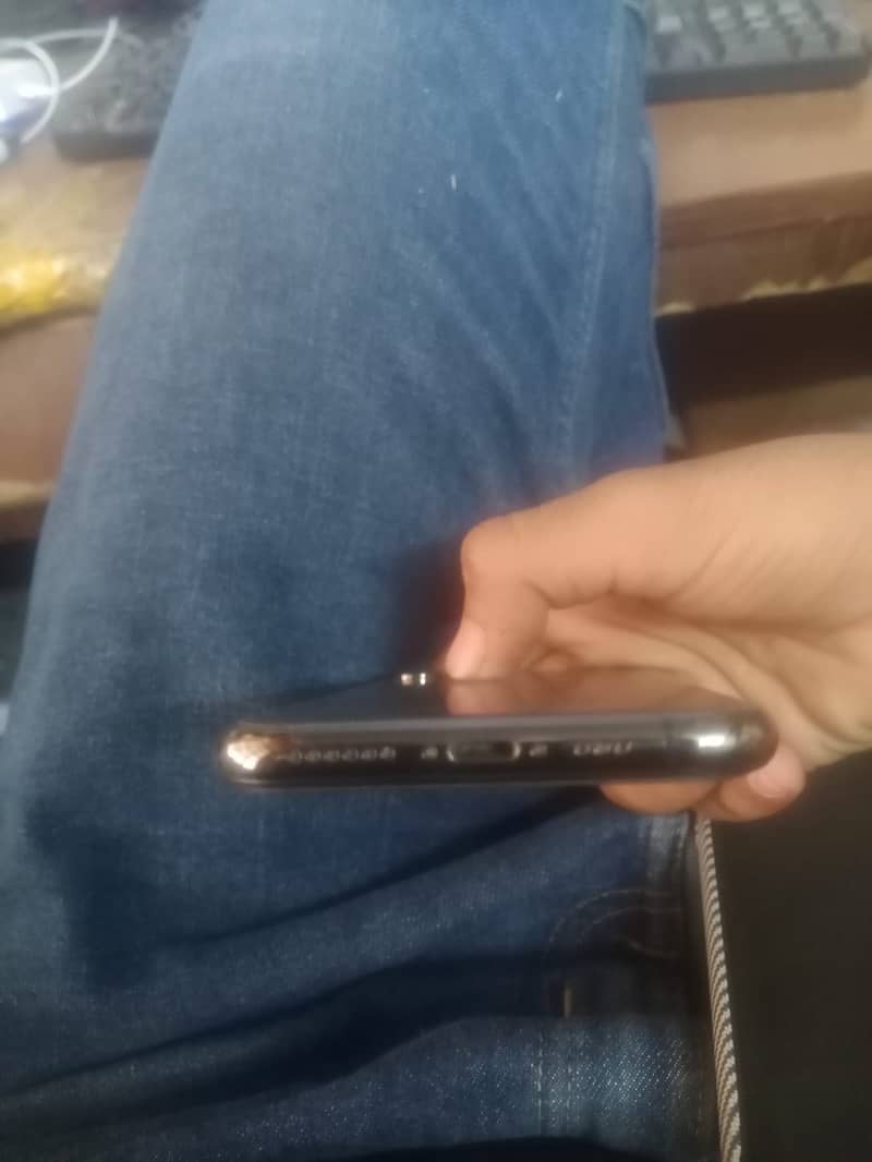 iPhone xs 3
