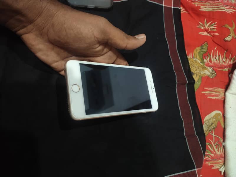 Apple iPhone 8 Plus 4
