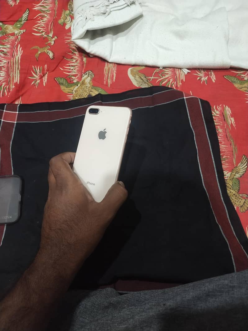 Apple iPhone 8 Plus 5