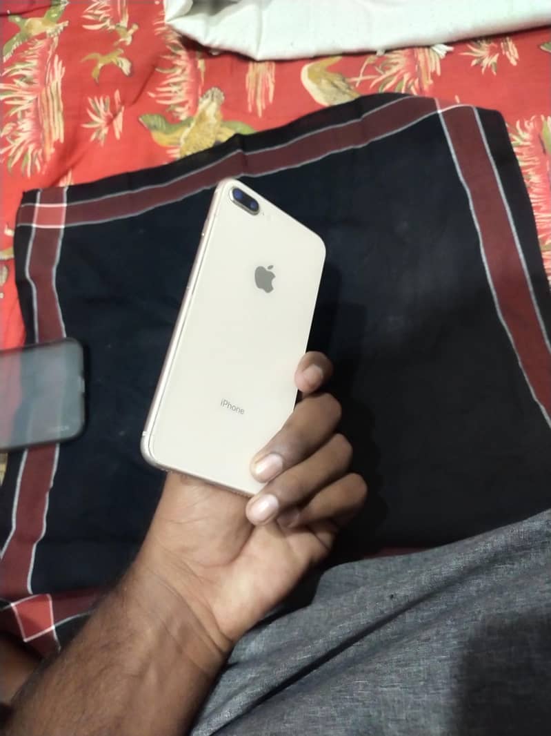 Apple iPhone 8 Plus 6