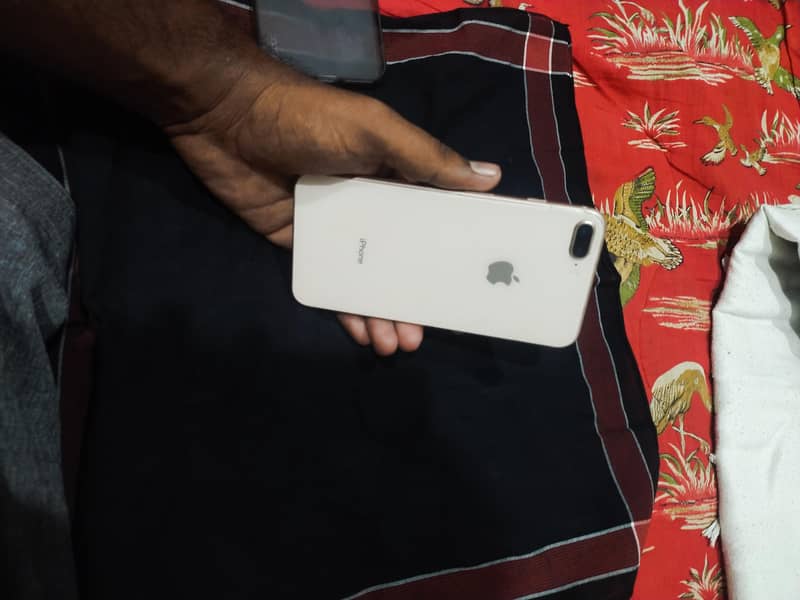 Apple iPhone 8 Plus 7