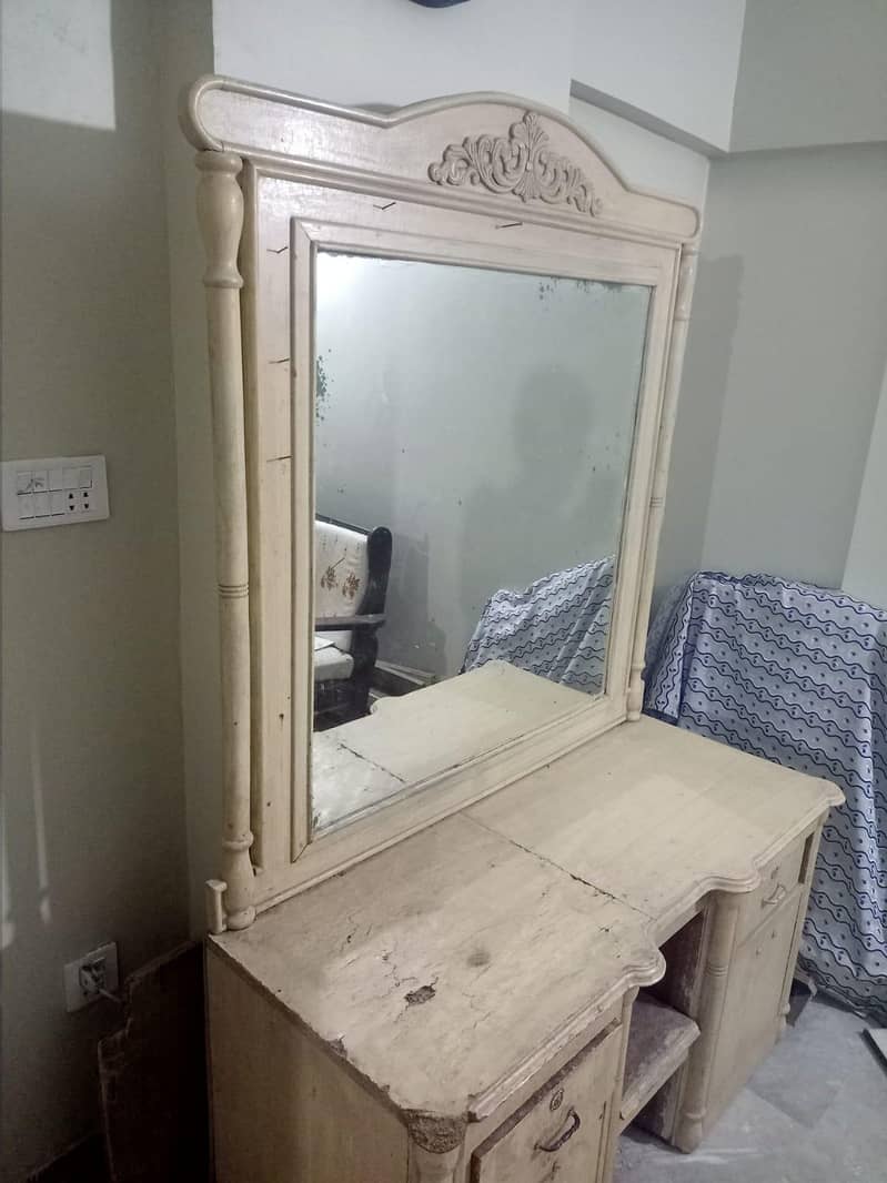 Dressing table 0