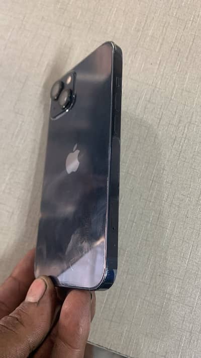 Apple iPhone 13
