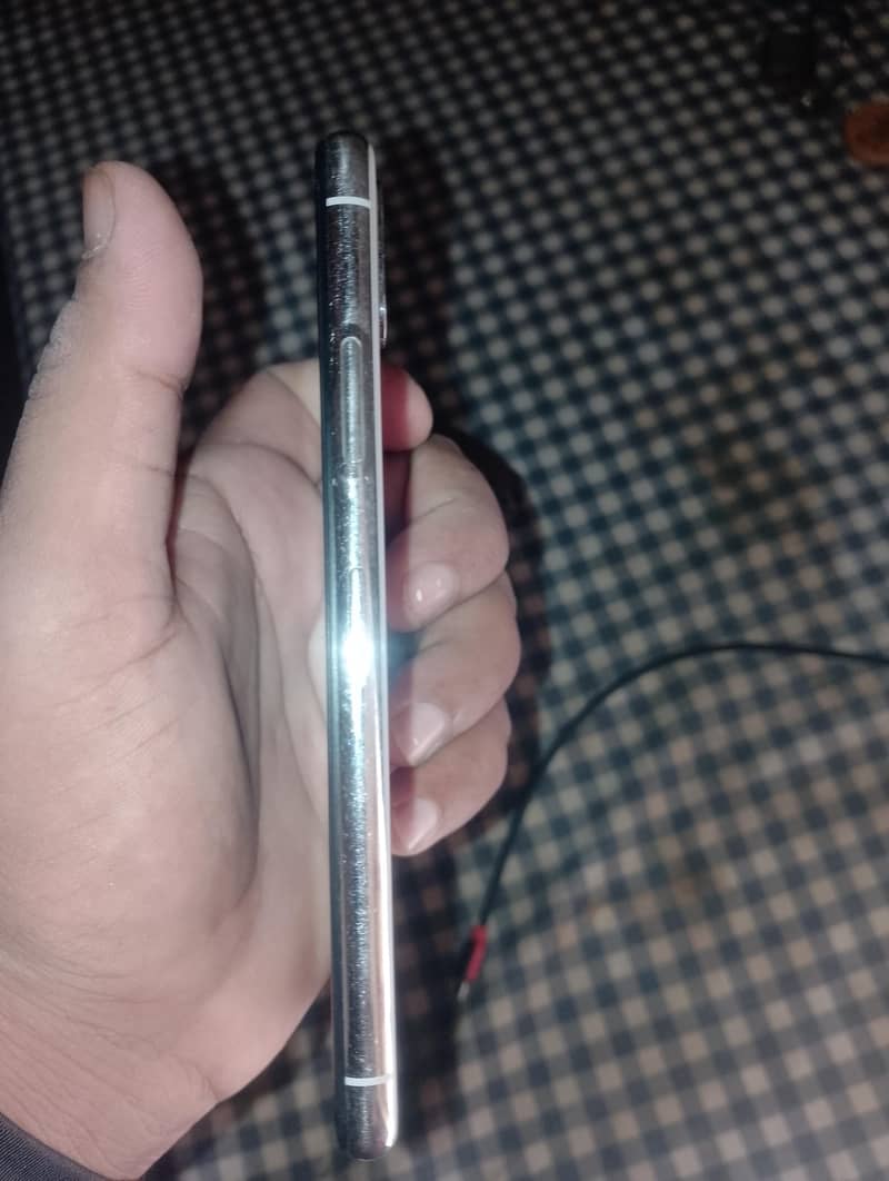 Apple iPhone X 3