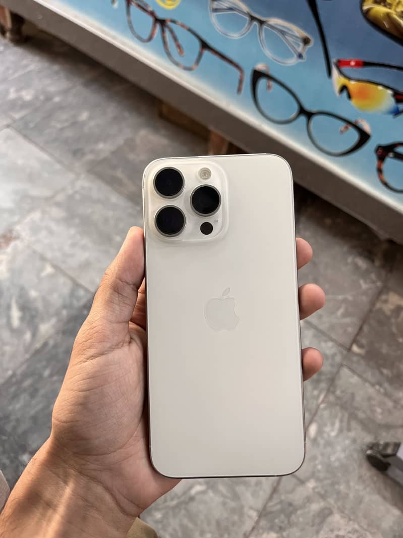 Apple iPhone 15 Pro Max 0