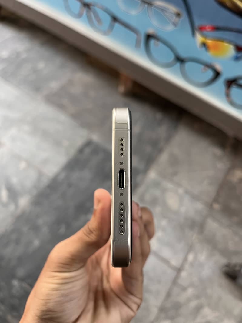 Apple iPhone 15 Pro Max 1