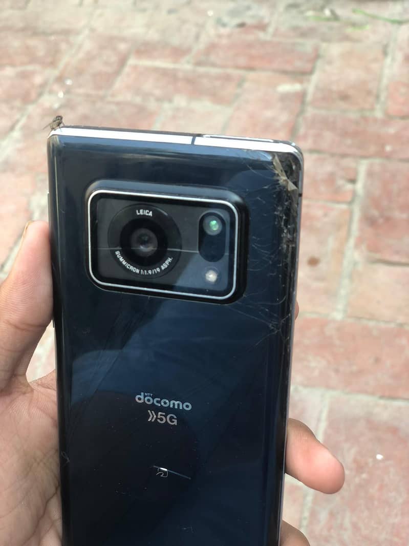 Sharp Aquos R6 5G 1