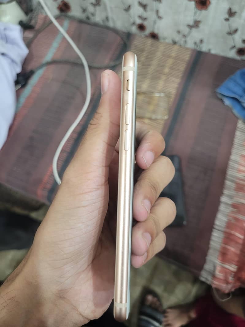 Apple iPhone 8 1