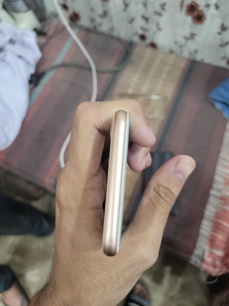Apple iPhone 8 4