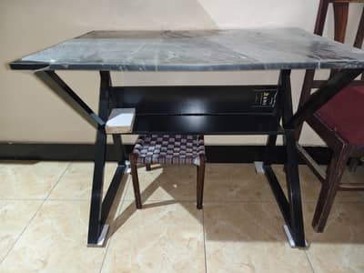 kwi Sheet Computer Table