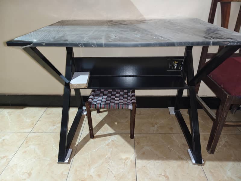 kwi Sheet Computer Table 0