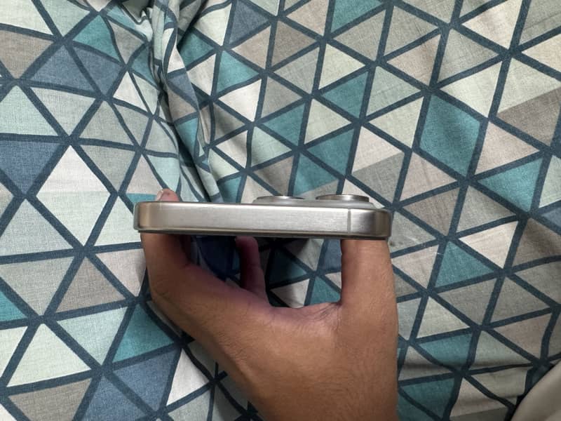 Apple iPhone 15 Pro Max 1