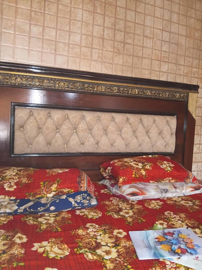 classic king size bed 1