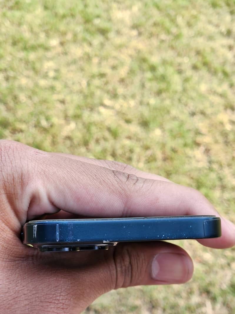 Apple iPhone 13 5