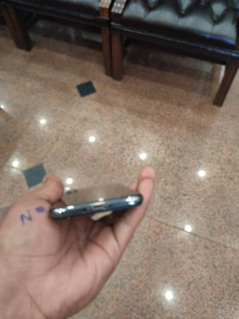 Apple iPhone X 0
